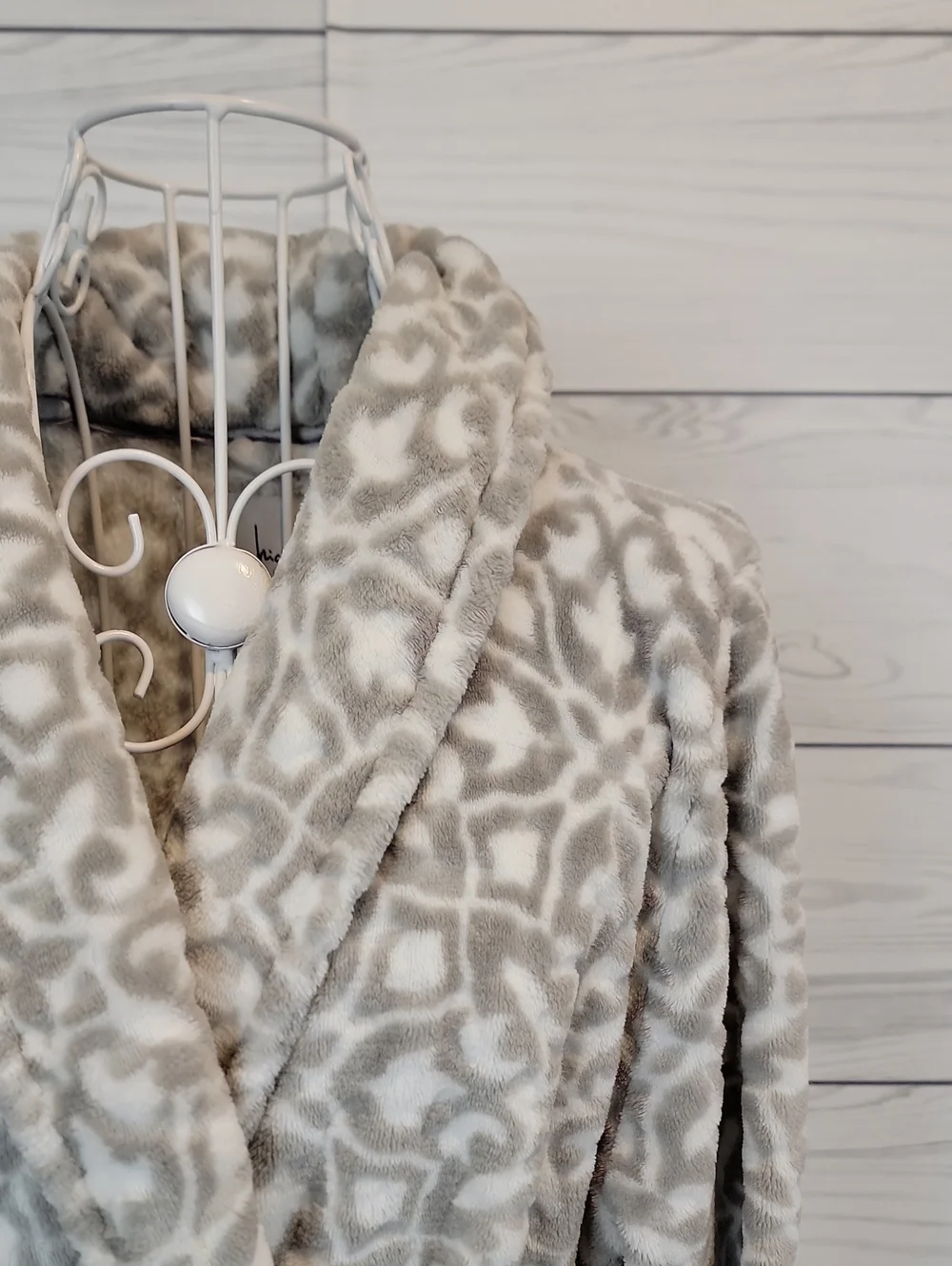 Nicole Miller Shawl Collar Plush Robe - Light Gray Geometric Print Womens Size L